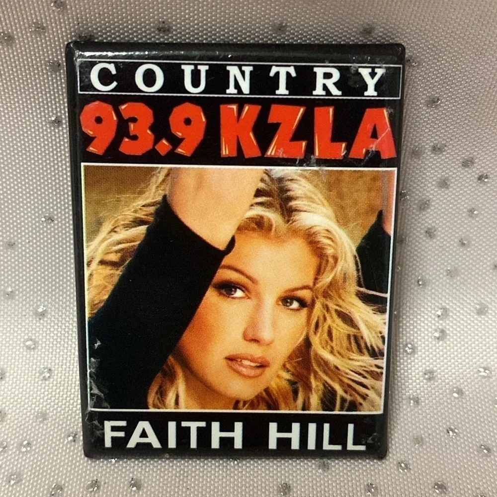 Country music concert Tim McGraw and Faith Hill soul to soul tour merch radio
